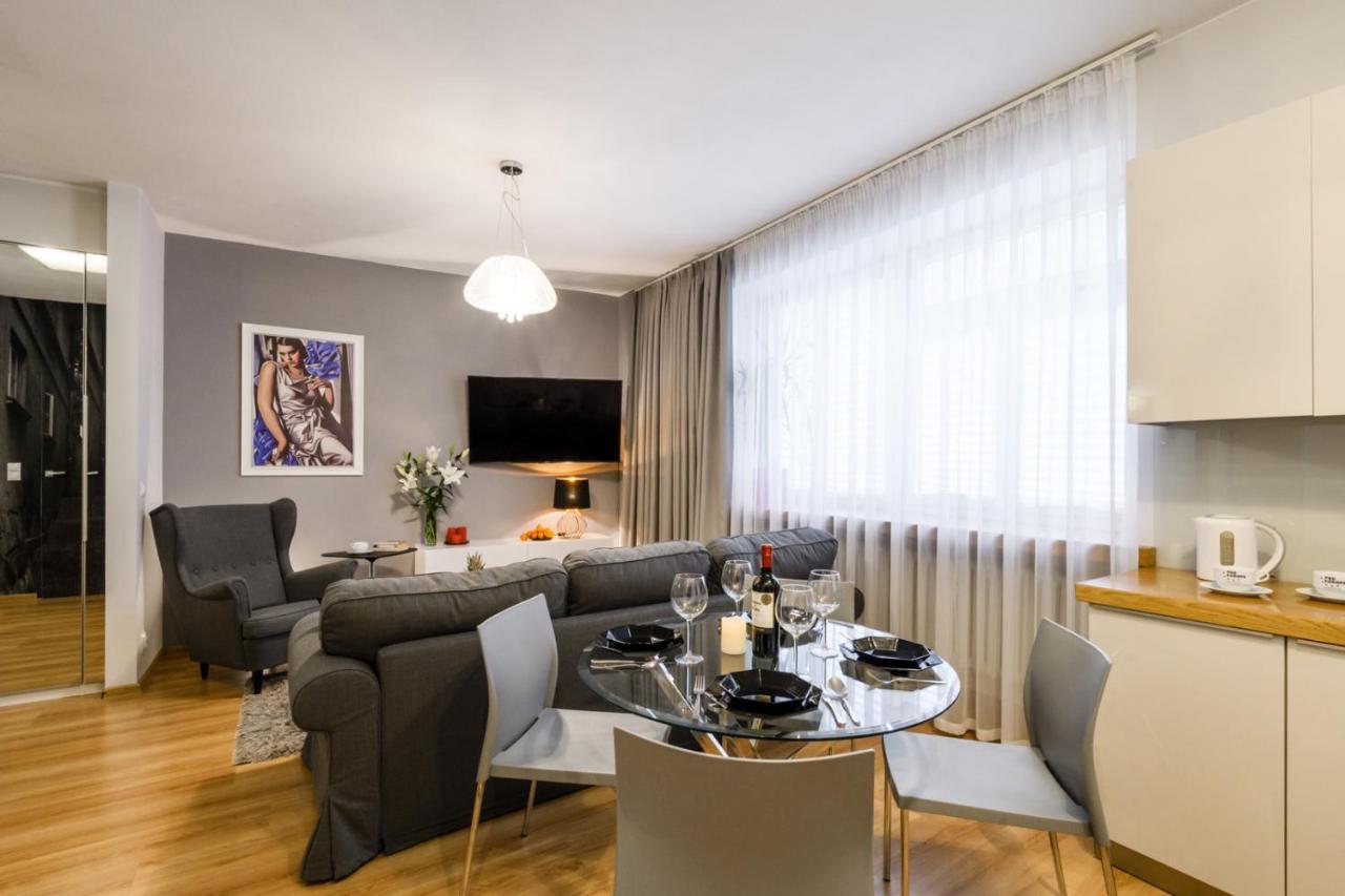 Nr 1 Europa22 Centrum Apartment Old Town Warsaw Stare Miasto Historyczna Kamienica Umiejscowiona W Zabytkowej Czesci Warszawy Obok Parku Multimedialnego I Barbakanu Parking 24H Sniadanie Opcjonaln Breakfast Optional Check In From 14 Pm Parter Ground Exteriér fotografie