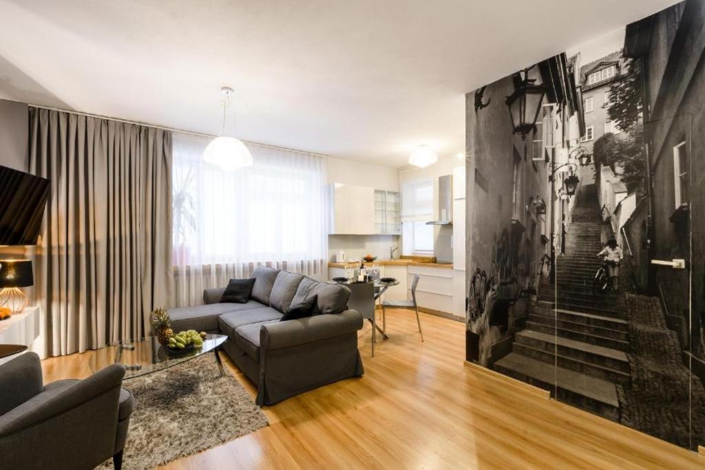 Nr 1 Europa22 Centrum Apartment Old Town Warsaw Stare Miasto Historyczna Kamienica Umiejscowiona W Zabytkowej Czesci Warszawy Obok Parku Multimedialnego I Barbakanu Parking 24H Sniadanie Opcjonaln Breakfast Optional Check In From 14 Pm Parter Ground Exteriér fotografie
