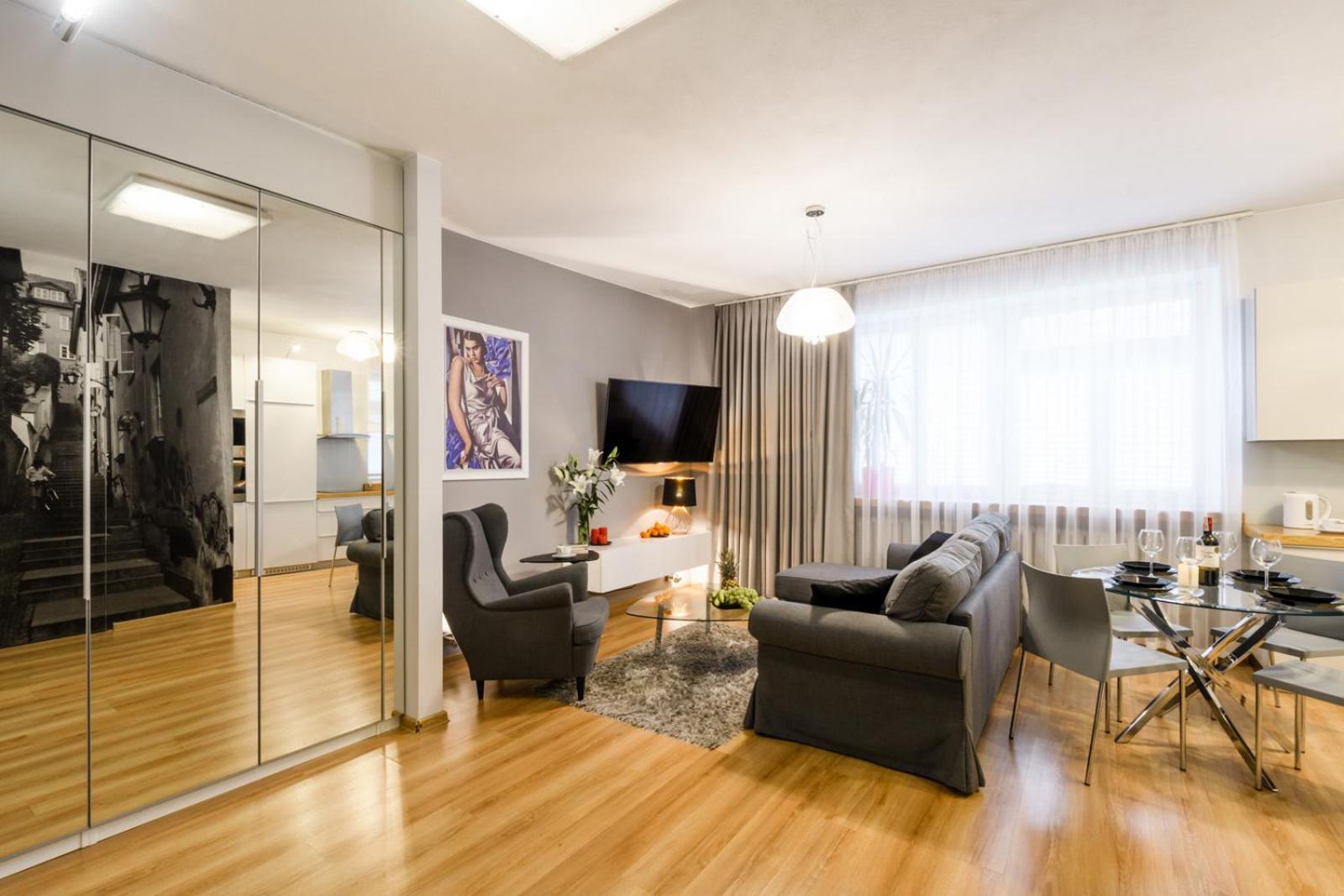 Nr 1 Europa22 Centrum Apartment Old Town Warsaw Stare Miasto Historyczna Kamienica Umiejscowiona W Zabytkowej Czesci Warszawy Obok Parku Multimedialnego I Barbakanu Parking 24H Sniadanie Opcjonaln Breakfast Optional Check In From 14 Pm Parter Ground Exteriér fotografie