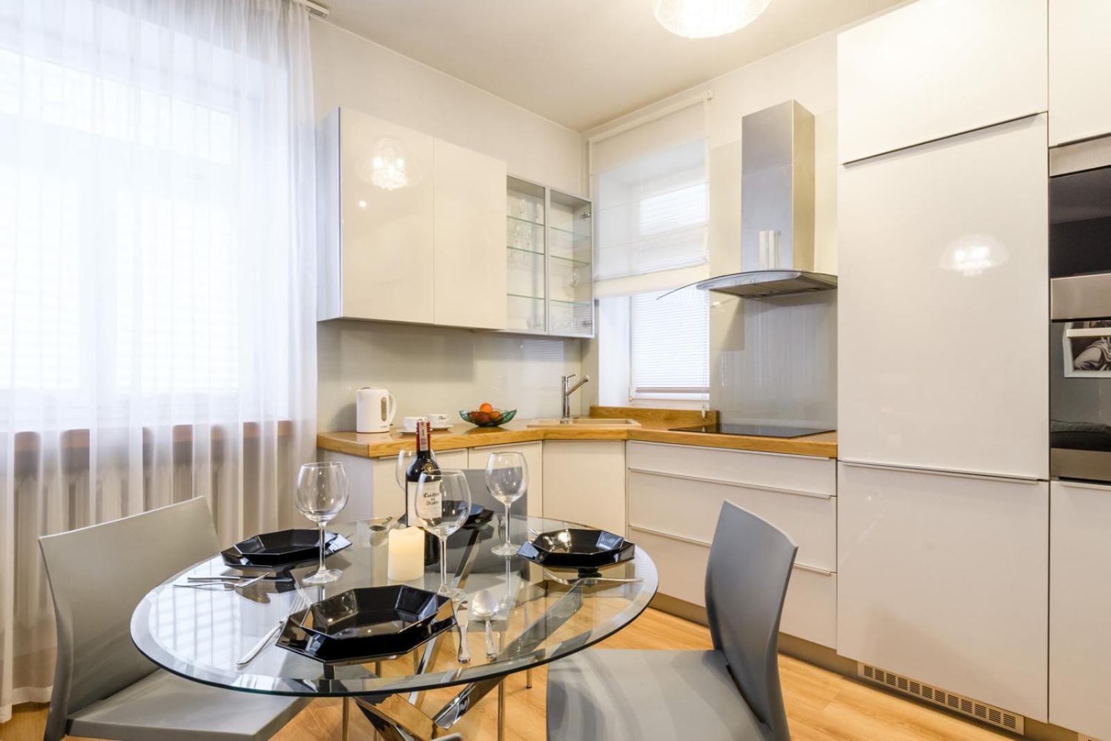 Nr 1 Europa22 Centrum Apartment Old Town Warsaw Stare Miasto Historyczna Kamienica Umiejscowiona W Zabytkowej Czesci Warszawy Obok Parku Multimedialnego I Barbakanu Parking 24H Sniadanie Opcjonaln Breakfast Optional Check In From 14 Pm Parter Ground Exteriér fotografie